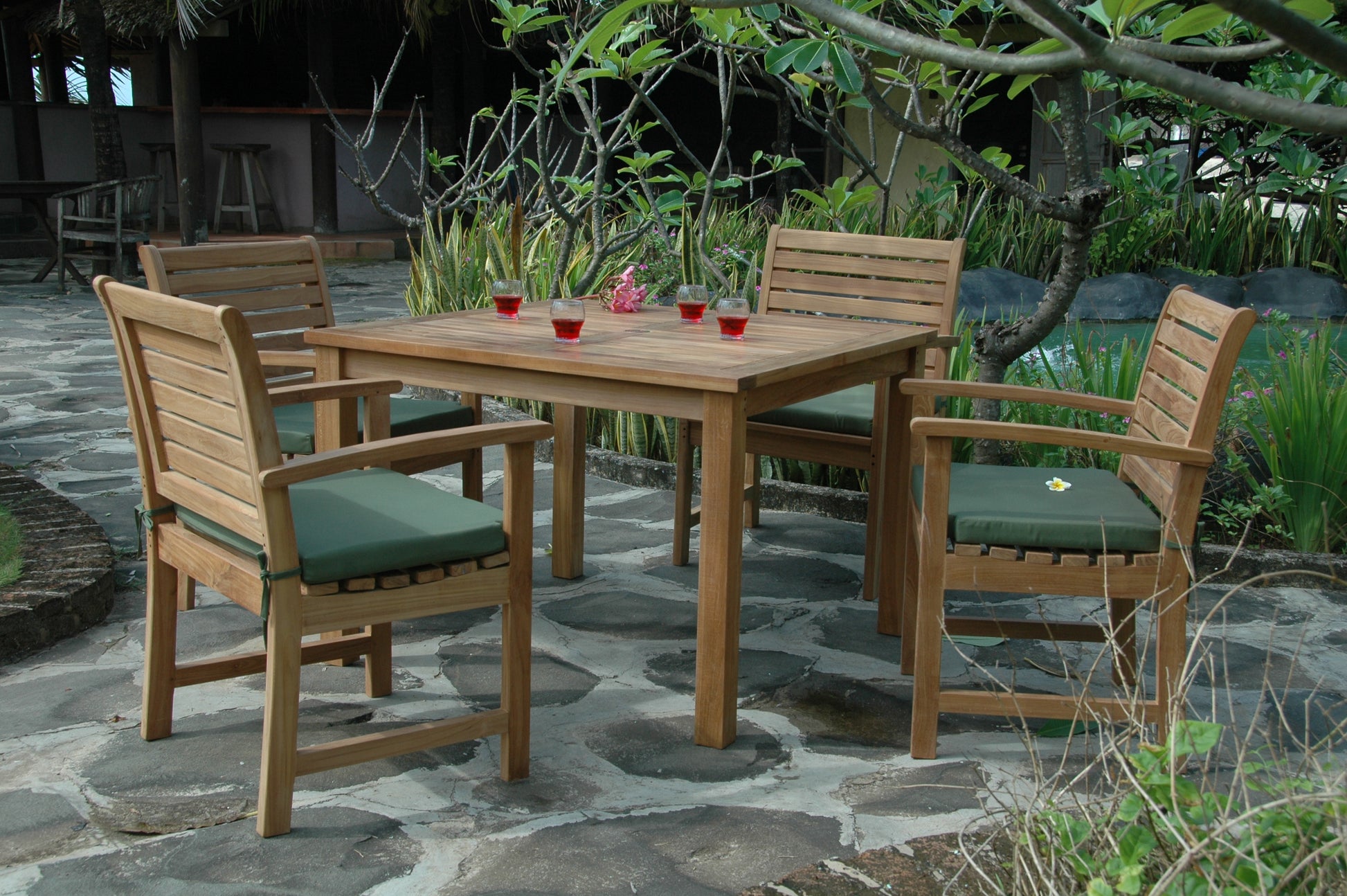 Montage Victoria  5- Pices Dining Set — View 5