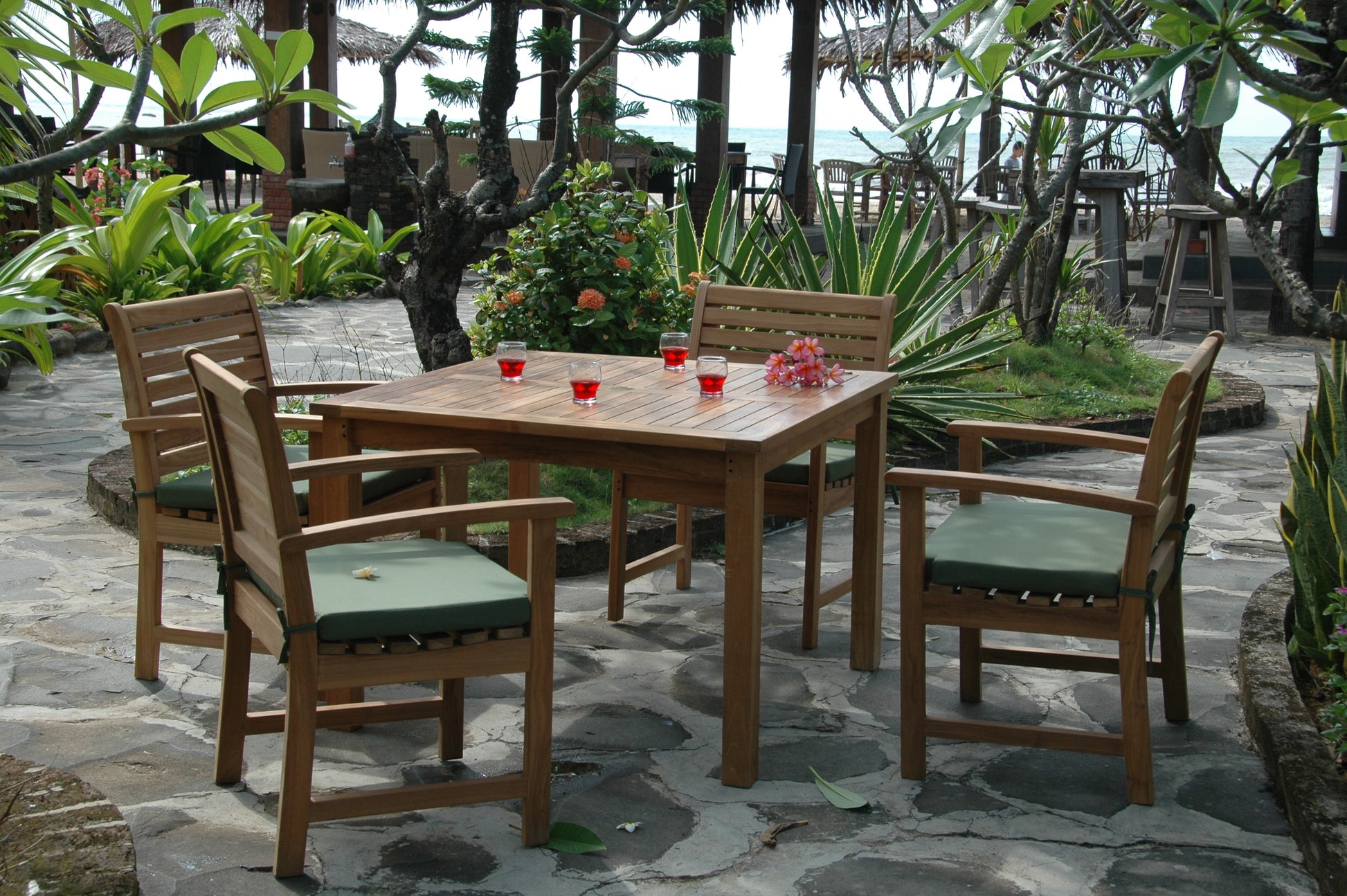 Montage Victoria  5- Pices Dining Set — View 4
