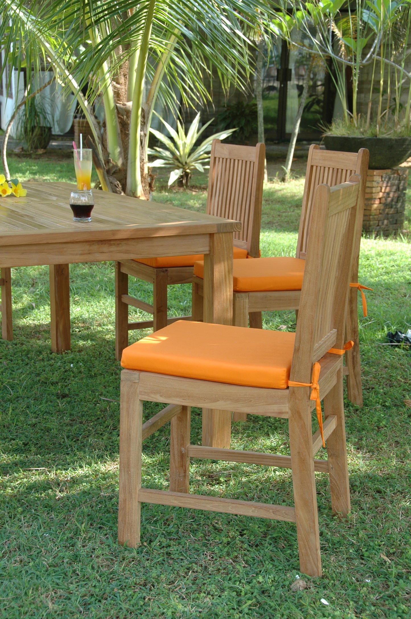 Montage Saratoga 7-Pieces Dining Set — View 3