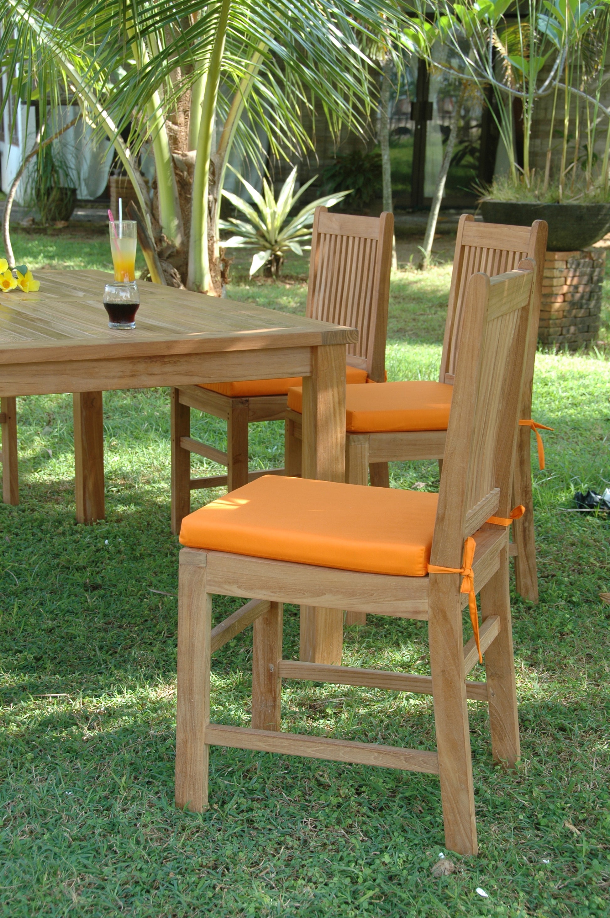 Montage Saratoga 7-Pieces Dining Set — View 3